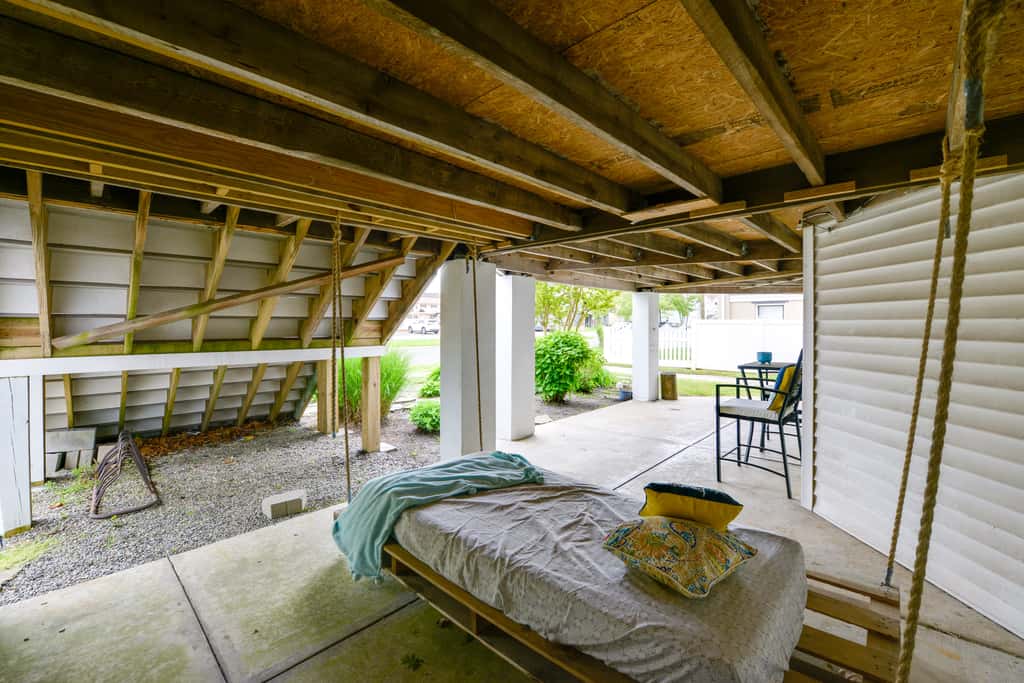 North Wildwood Home w/ Porch ~ 3 Blocks to Beach!