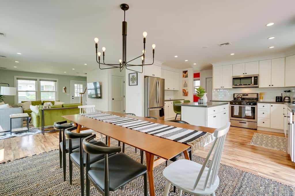 Gorgeous Keansburg Home w/ Pool: Walk to Beach!