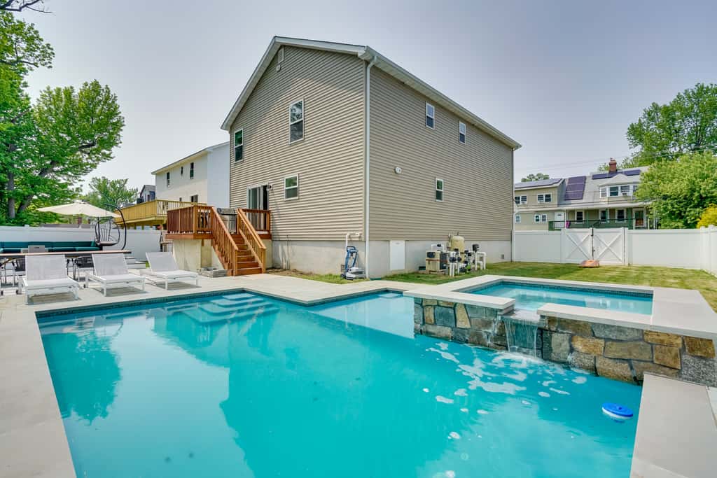 Gorgeous Keansburg Home w/ Pool: Walk to Beach!