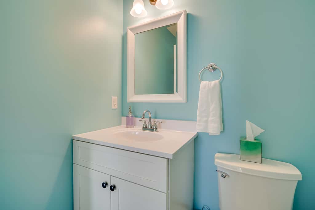 Gorgeous Keansburg Home w/ Pool: Walk to Beach!