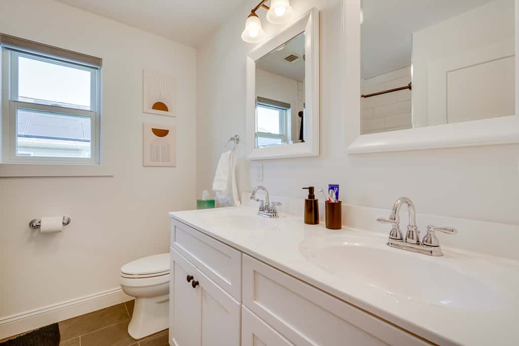 Gorgeous Keansburg Home w/ Pool: Walk to Beach!