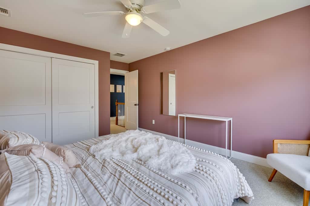 Gorgeous Keansburg Home w/ Pool: Walk to Beach!