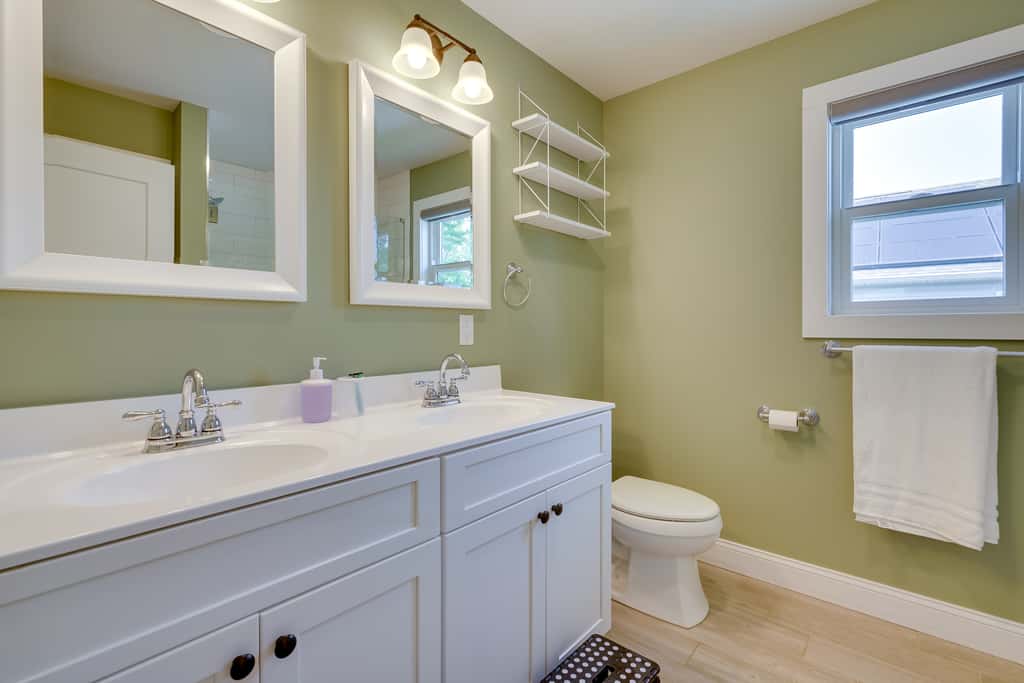 Gorgeous Keansburg Home w/ Pool: Walk to Beach!