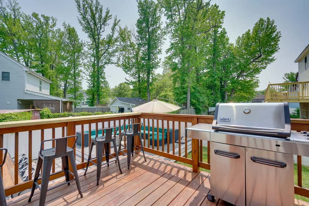 Gorgeous Keansburg Home w/ Pool: Walk to Beach!