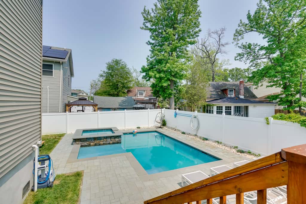 Gorgeous Keansburg Home w/ Pool: Walk to Beach!