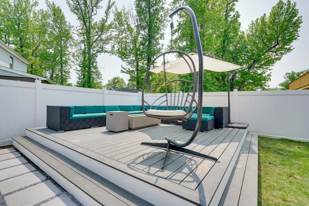 Gorgeous Keansburg Home w/ Pool: Walk to Beach!