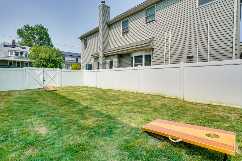 Gorgeous Keansburg Home w/ Pool: Walk to Beach!