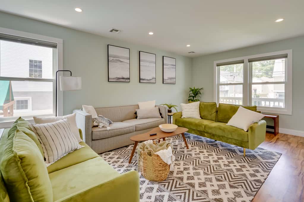 Gorgeous Keansburg Home w/ Pool: Walk to Beach!