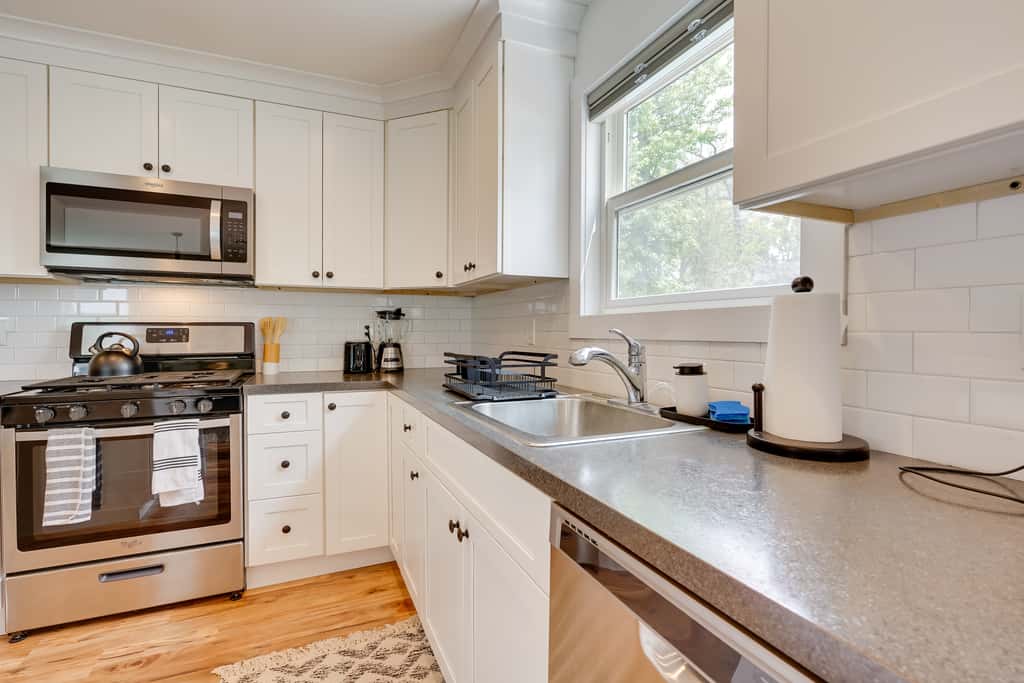 Gorgeous Keansburg Home w/ Pool: Walk to Beach!