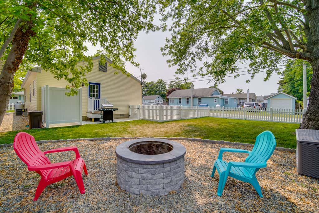 Pet-Friendly Villas Vacation Rental: Walk to Bay
