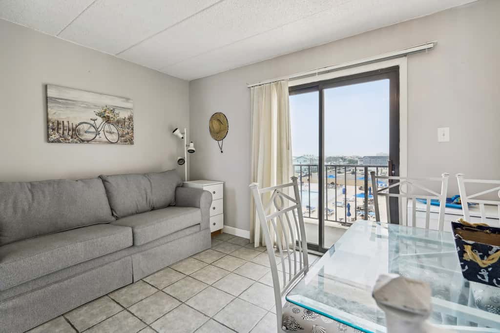 Beachfront Fourth-Floor Condo w/ Community Pool!