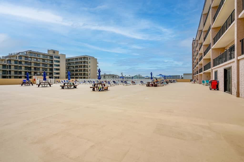 Beachfront Fourth-Floor Condo w/ Community Pool!