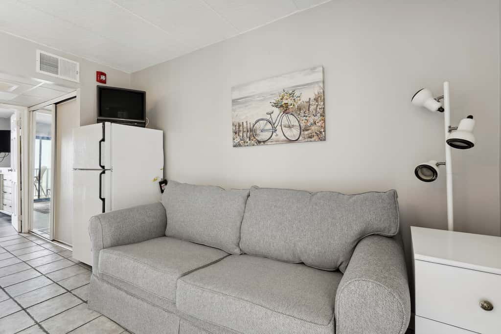 Beachfront Fourth-Floor Condo w/ Community Pool!