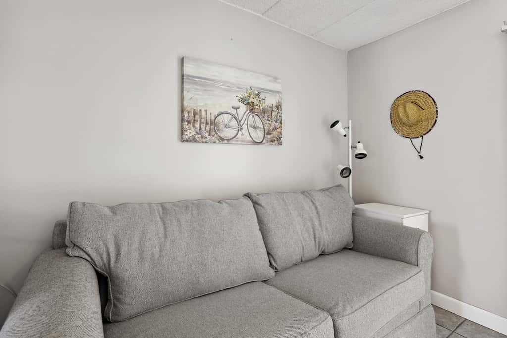 Beachfront Fourth-Floor Condo w/ Community Pool!