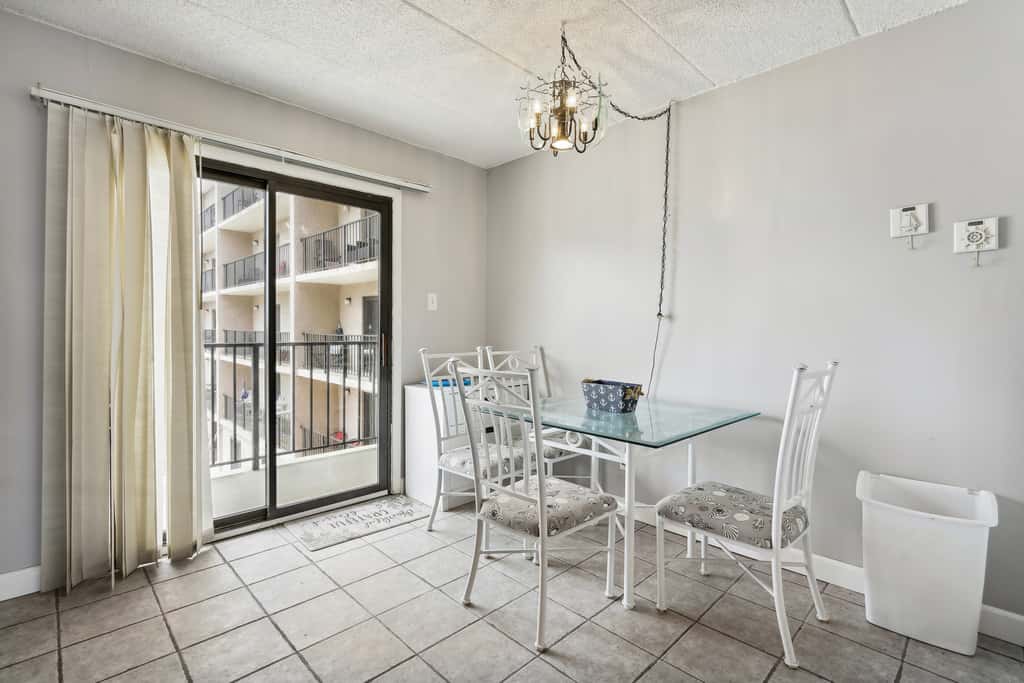 Beachfront Fourth-Floor Condo w/ Community Pool!