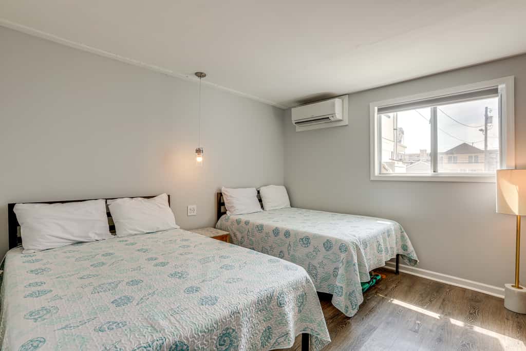 Wildwood Condo: Community Pool, Walk to Beach!