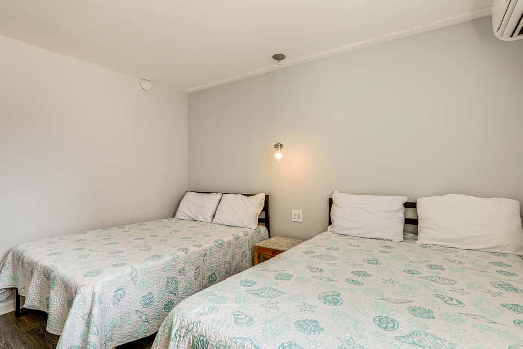 Wildwood Condo: Community Pool, Walk to Beach!