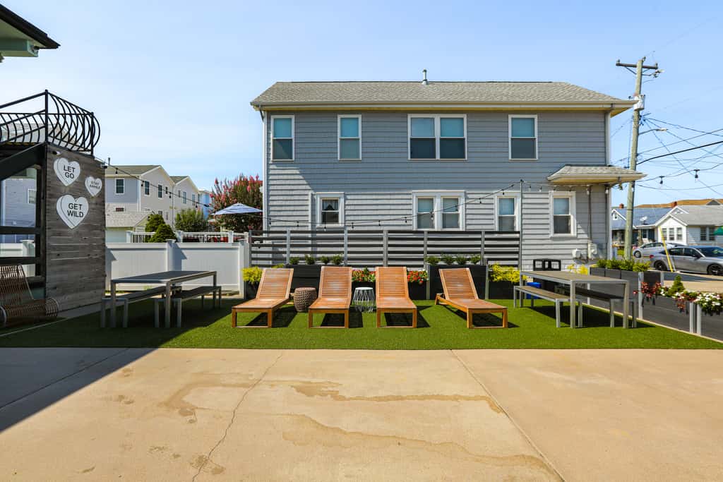 Wildwood Condo: Community Pool, Walk to Beach!