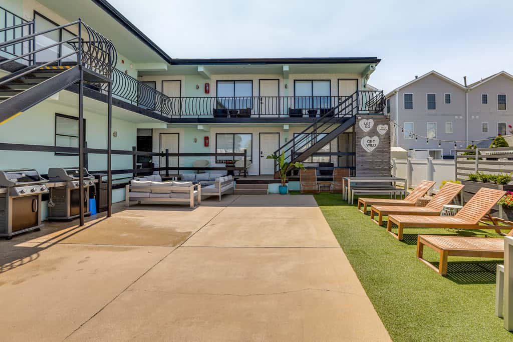 Wildwood Condo: Community Pool, Walk to Beach!