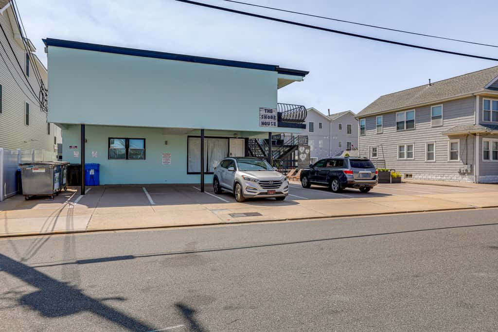Wildwood Condo: Community Pool, Walk to Beach!