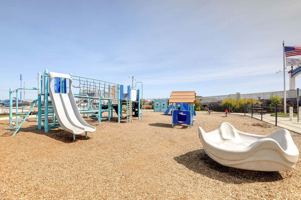 Wildwood Condo: Community Pool, Walk to Beach!