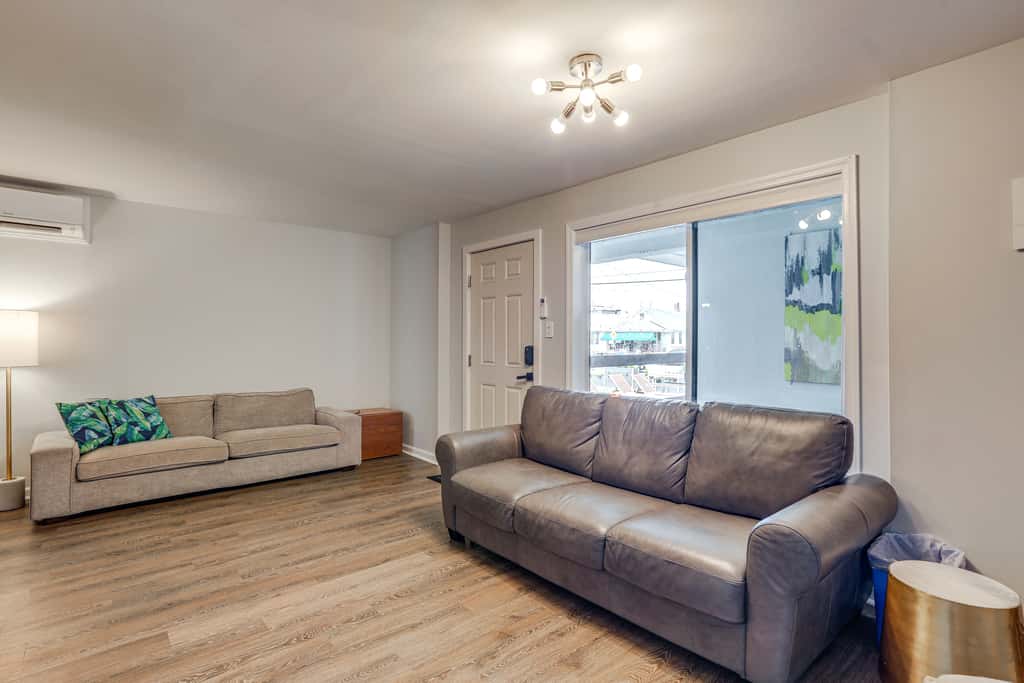 Wildwood Condo: Community Pool, Walk to Beach!