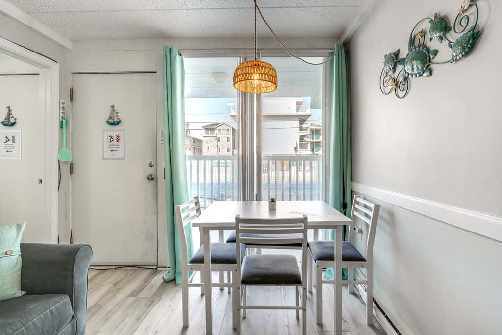 Beachfront Wildwood Crest Condo w/ Pool Access!