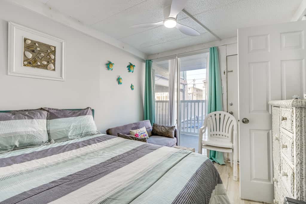 Beachfront Wildwood Crest Condo w/ Pool Access!