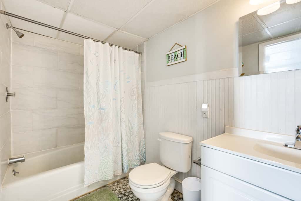 Beachfront Wildwood Crest Condo w/ Pool Access!