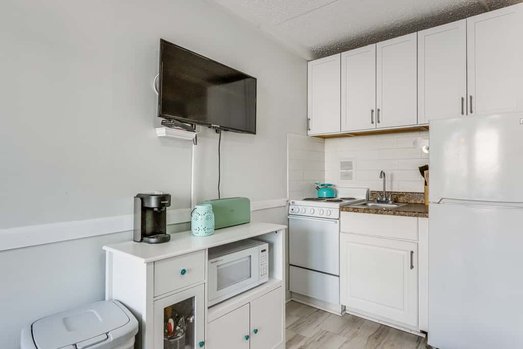 Beachfront Wildwood Crest Condo w/ Pool Access!