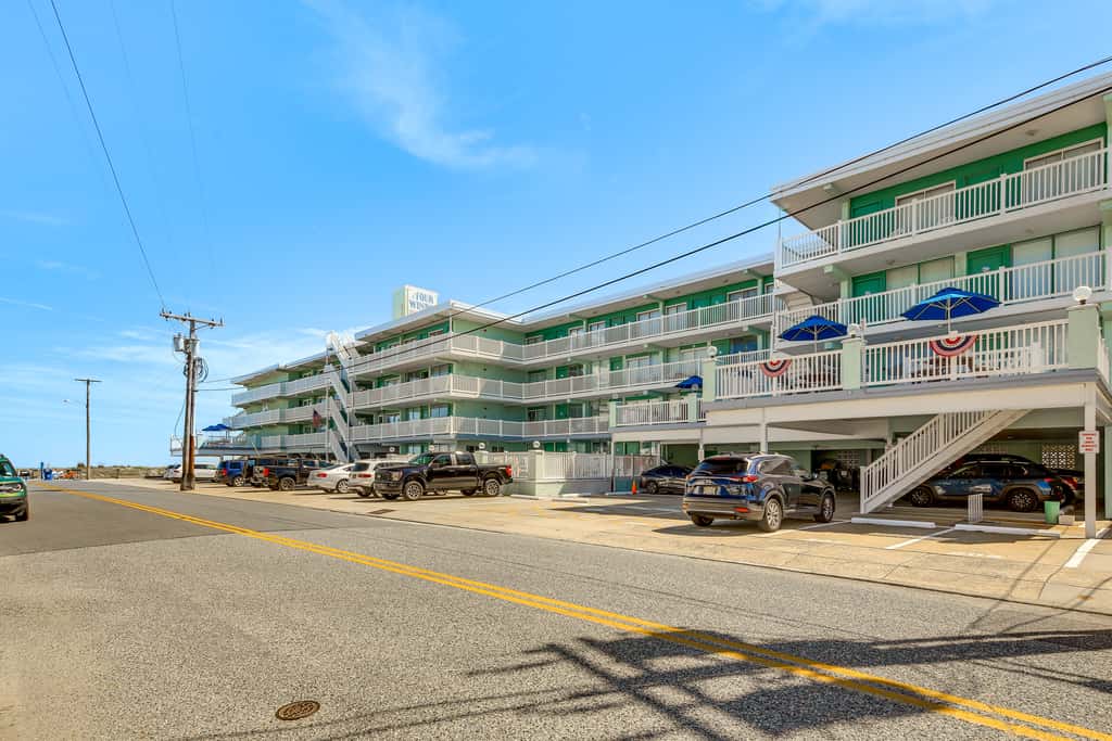 Beachfront Wildwood Crest Condo w/ Pool Access!