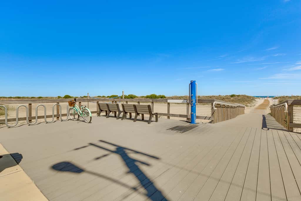 Beachfront Wildwood Crest Condo w/ Pool Access!