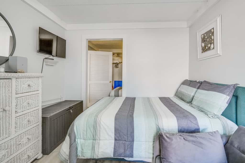 Beachfront Wildwood Crest Condo w/ Pool Access!