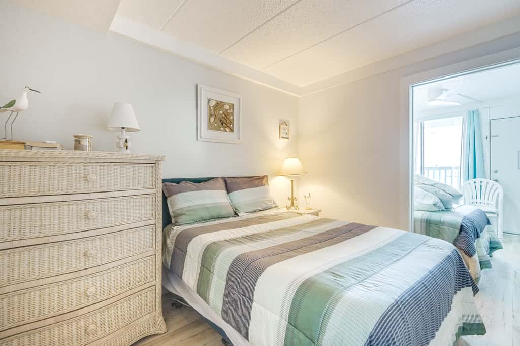 Beachfront Wildwood Crest Condo w/ Pool Access!
