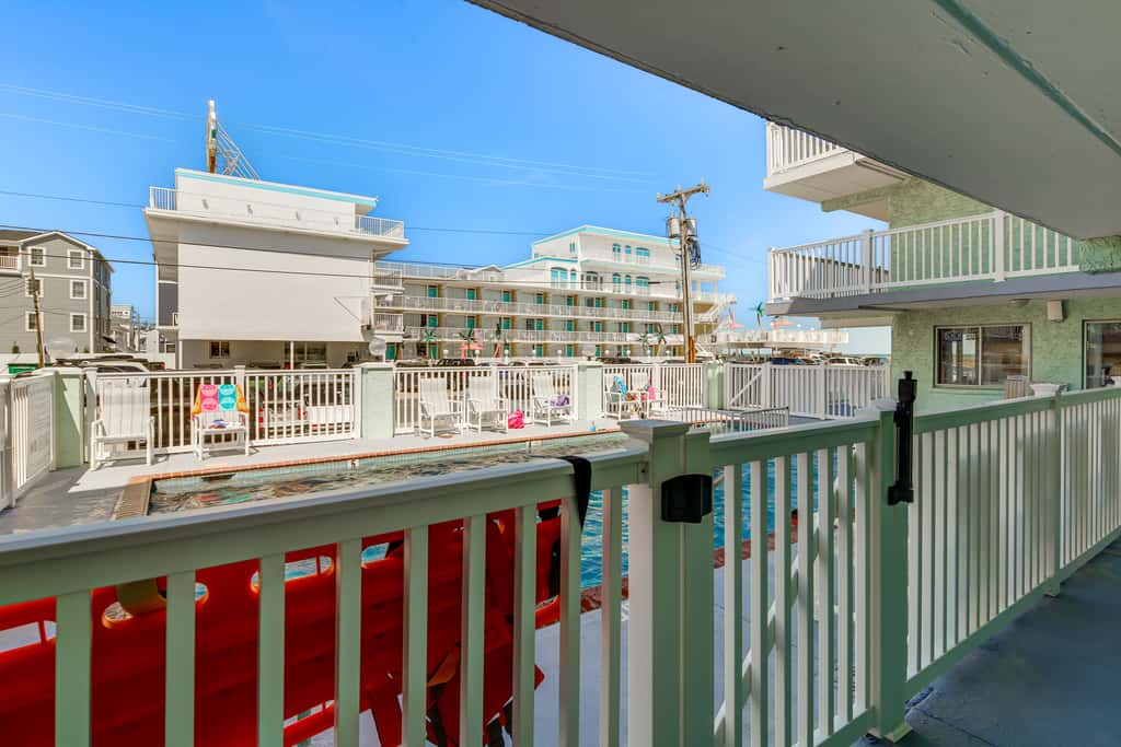 Beachfront Wildwood Crest Condo w/ Pool Access!