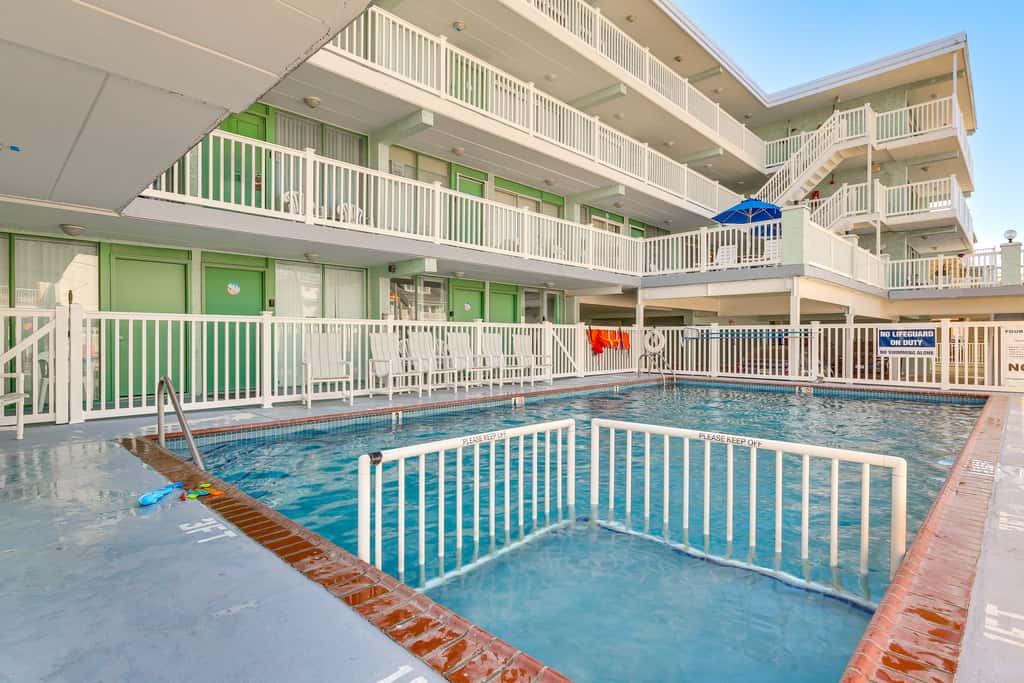 Beachfront Wildwood Crest Condo w/ Pool Access!