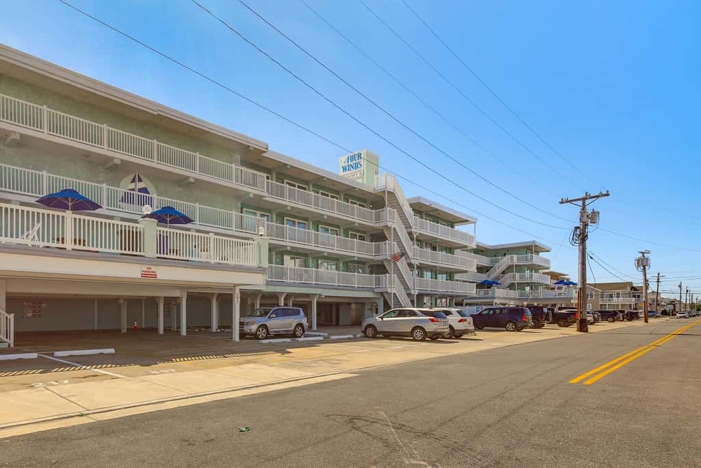 Beachfront Wildwood Crest Condo w/ Pool Access!