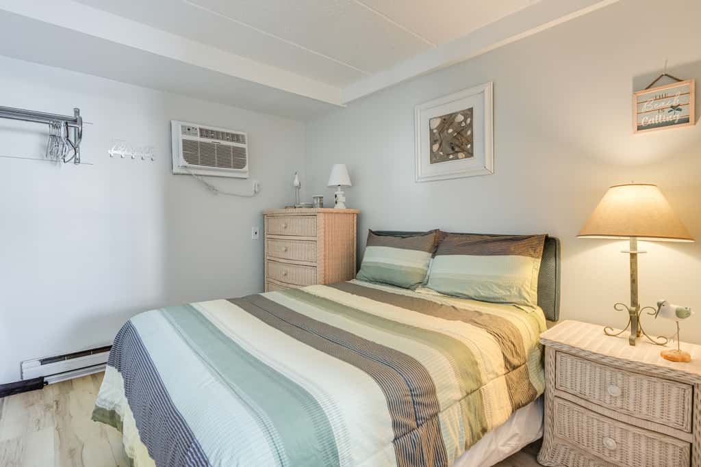 Beachfront Wildwood Crest Condo w/ Pool Access!