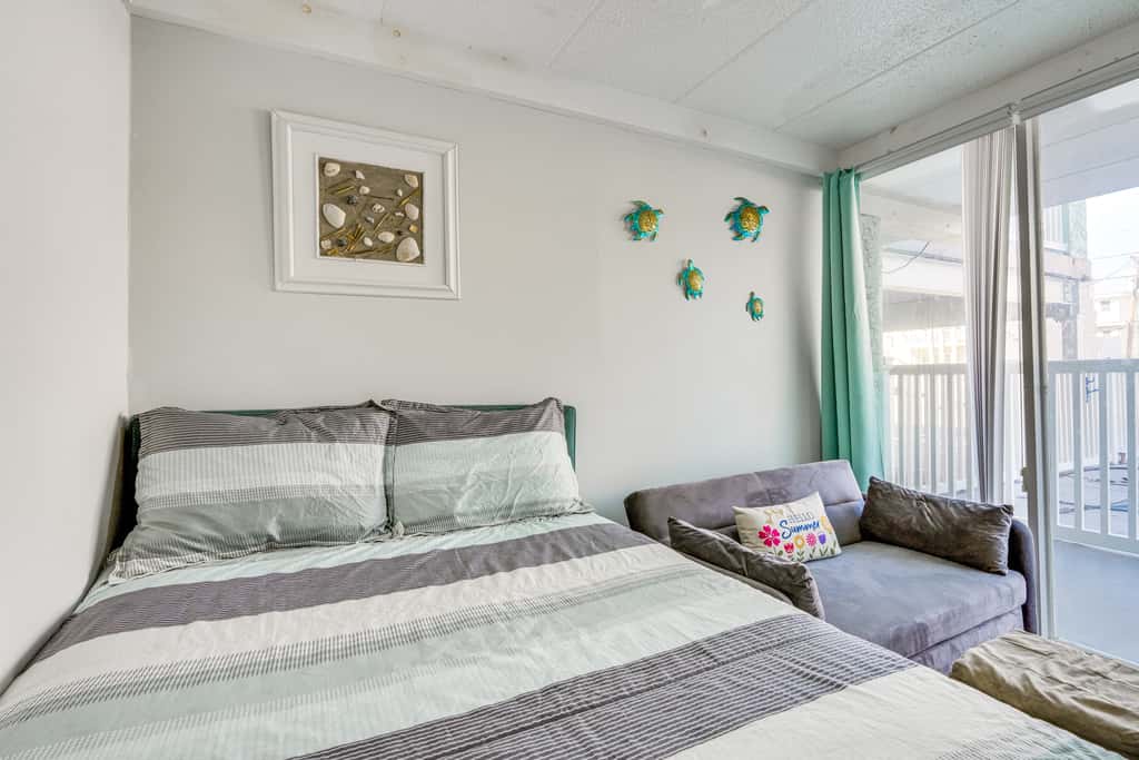 Beachfront Wildwood Crest Condo w/ Pool Access!