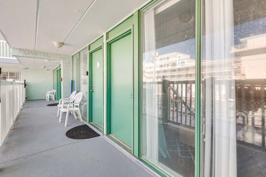 Beachfront Wildwood Crest Condo w/ Pool Access!