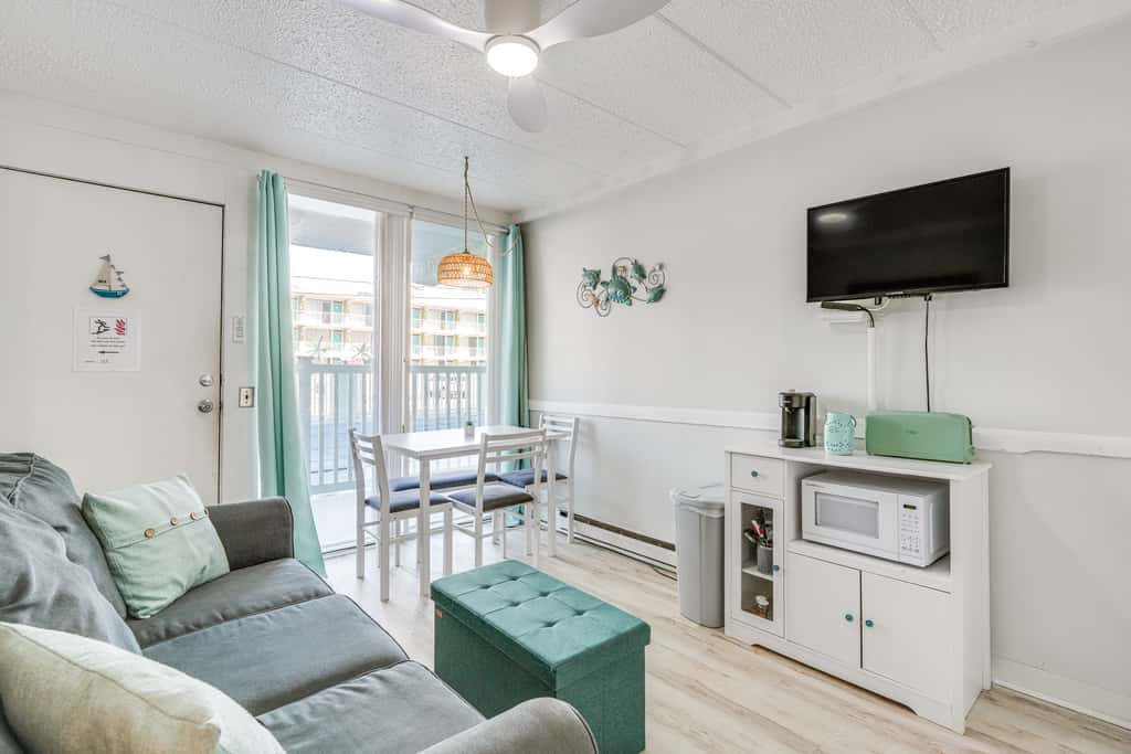 Beachfront Wildwood Crest Condo w/ Pool Access!