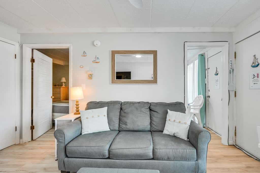 Beachfront Wildwood Crest Condo w/ Pool Access!