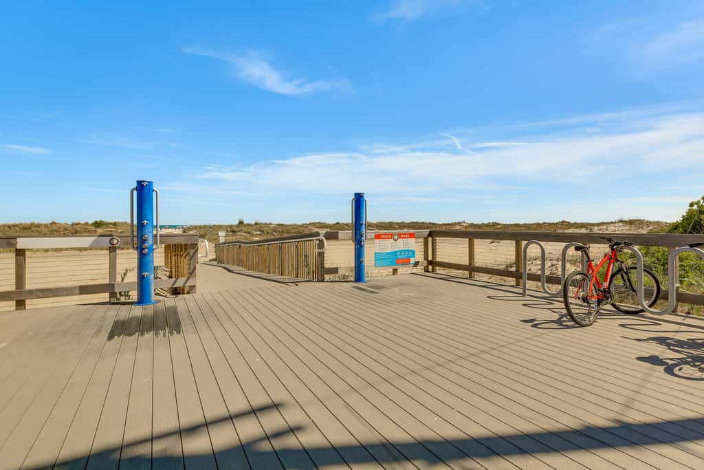 Beachfront Wildwood Crest Condo w/ Pool Access!