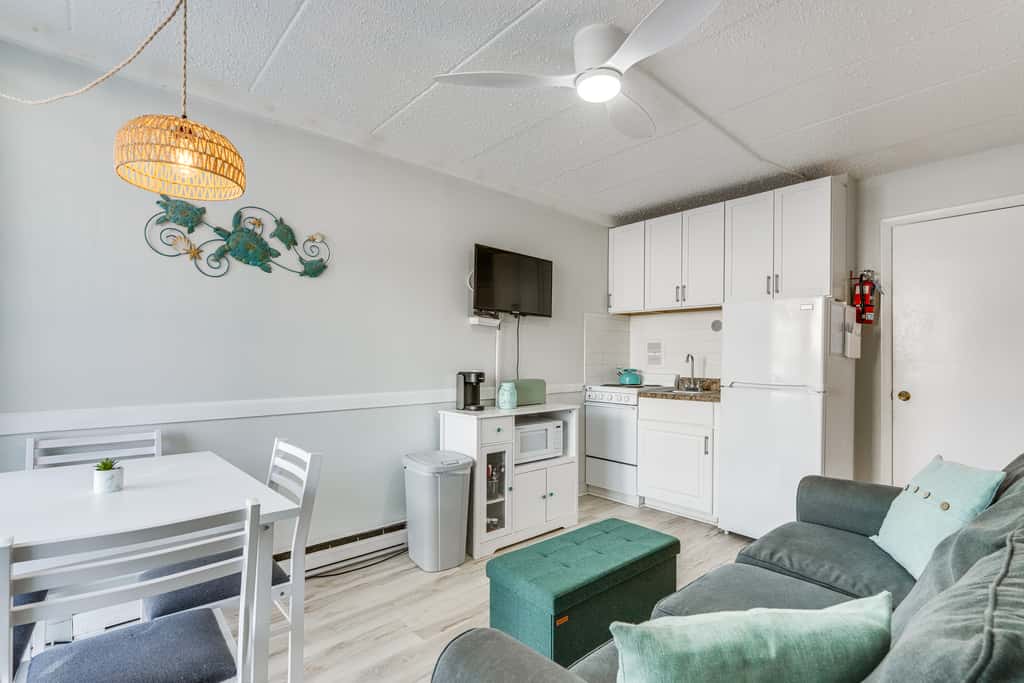 Beachfront Wildwood Crest Condo w/ Pool Access!