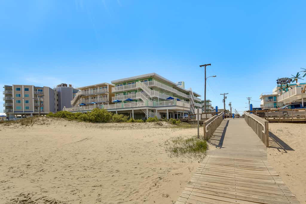 Beachfront Wildwood Crest Condo w/ Pool Access!