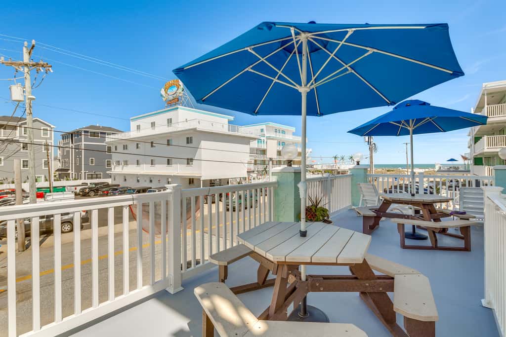 Beachfront Wildwood Crest Condo w/ Pool Access!
