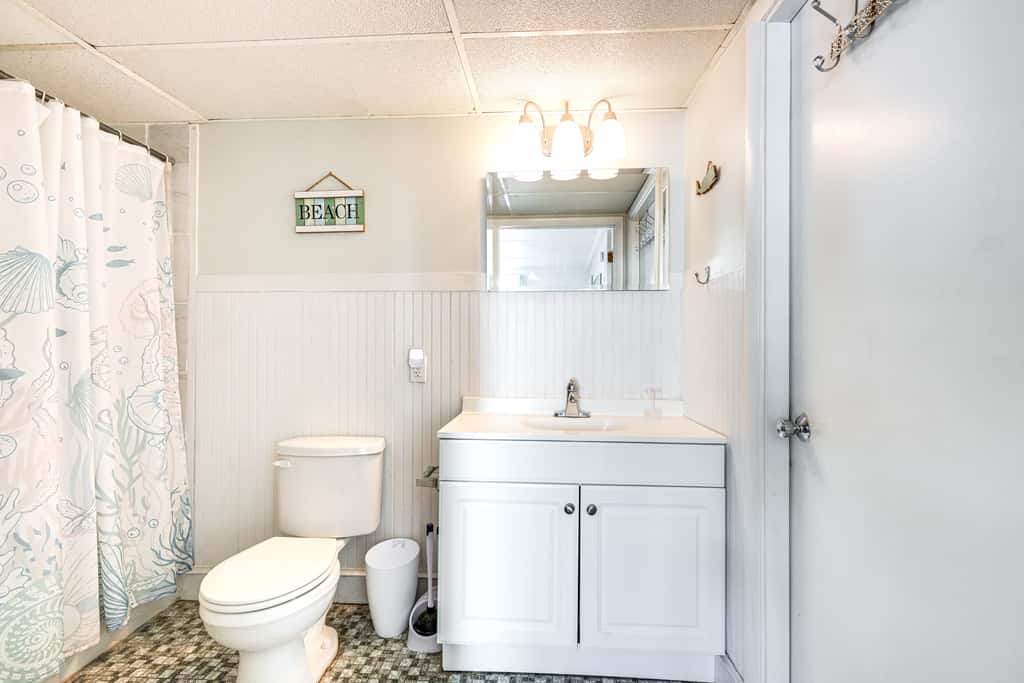 Beachfront Wildwood Crest Condo w/ Pool Access!