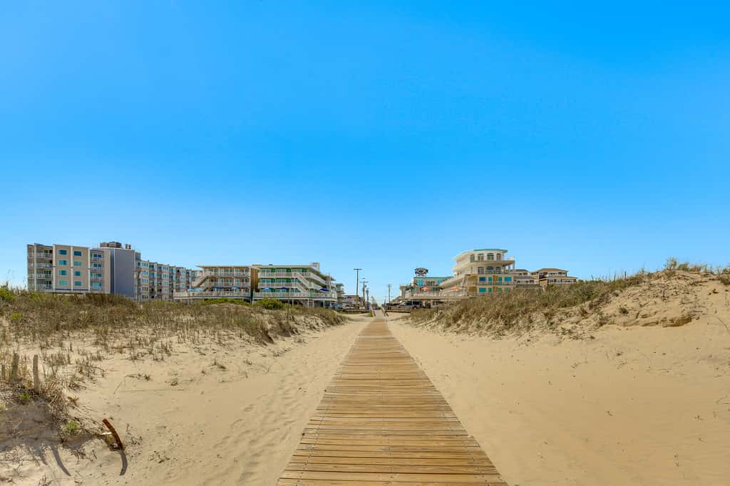 Beachfront Wildwood Crest Condo w/ Pool Access!
