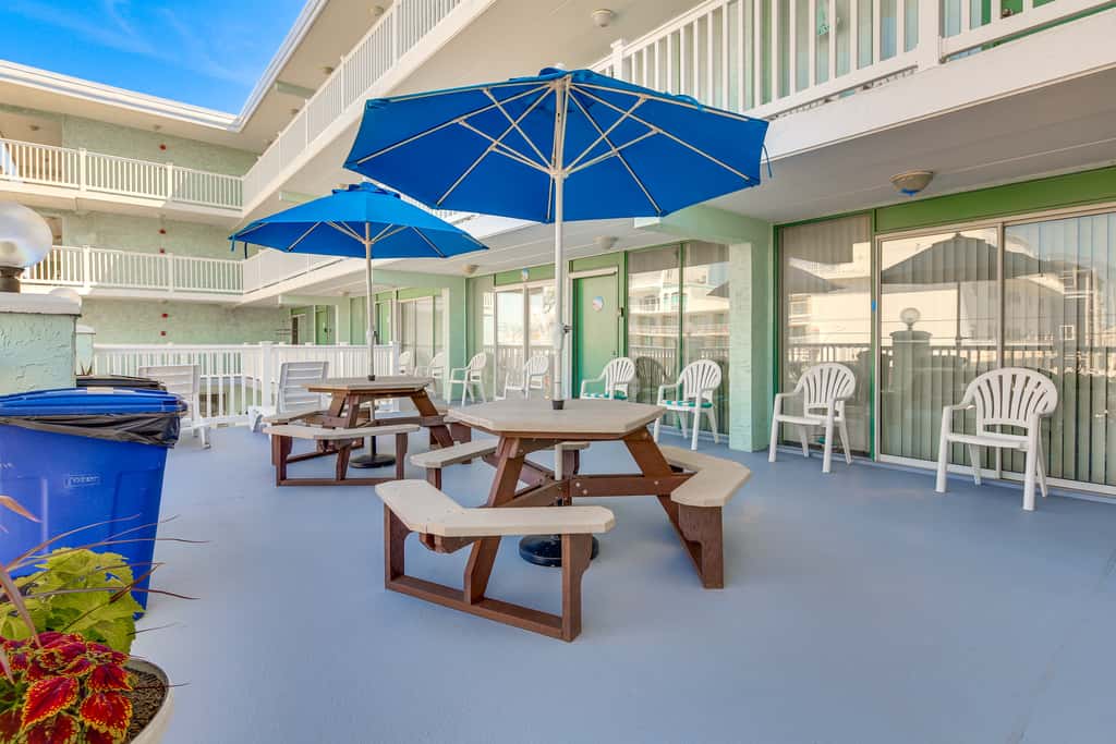 Beachfront Wildwood Crest Condo w/ Pool Access!