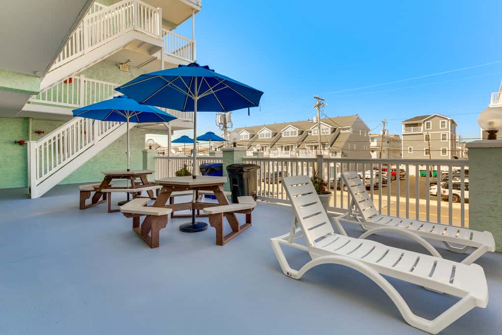 Beachfront Wildwood Crest Condo w/ Pool Access!